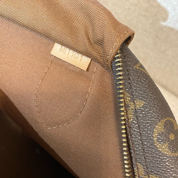 Louis Vuitton Montorgueil with LV Lock and Key - Picture 16 of 16